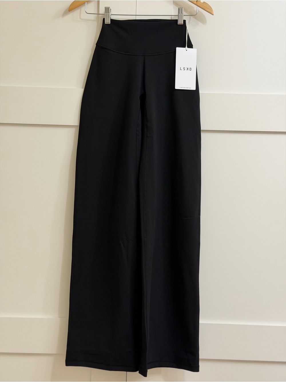 LSKD Fusion V-Contour High-Rise Pant in Black, Size X-Small - Picture 6 of 9